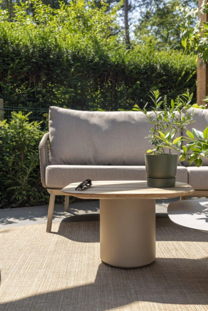 Demi set van 2 salontafels latte 50 x 60 en 70 x 80 cm.