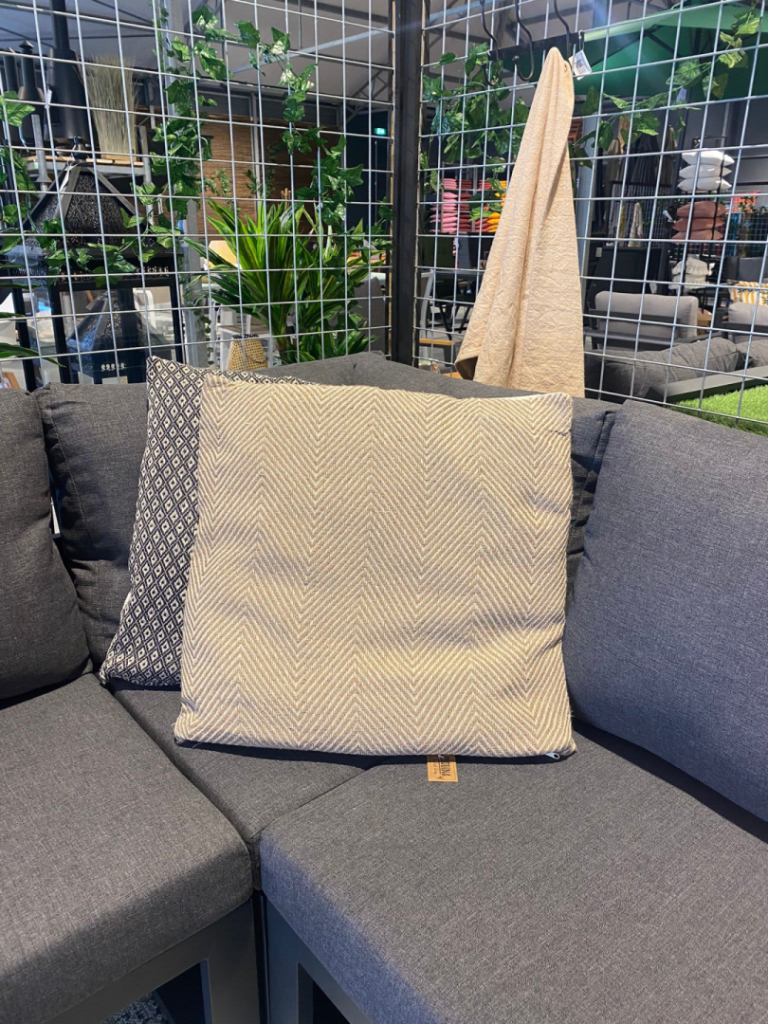 Sierkussen brown 60x60cm