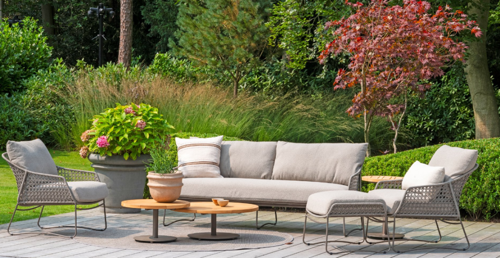 Loungeset Moretti + voetenbank + loungetafel