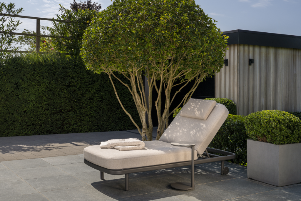 Ligbed Milano antraciet incl. kussen