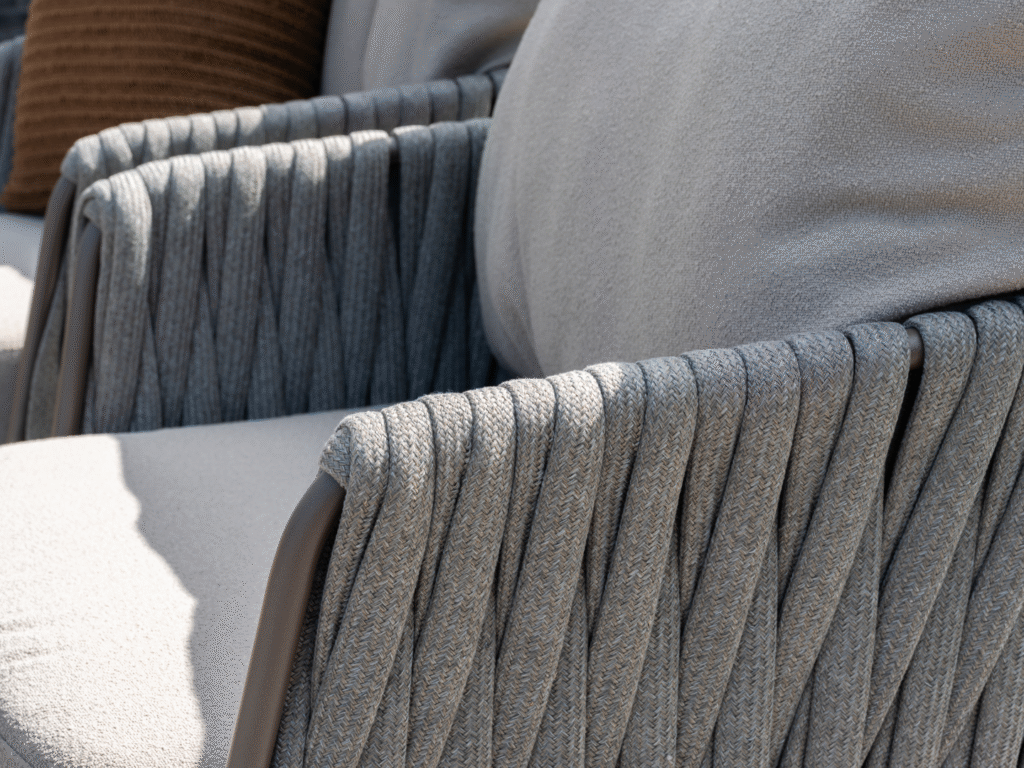 Stoel-bank loungeset Cannes + Loungetafel Vic Ø73 cm 4-dlg