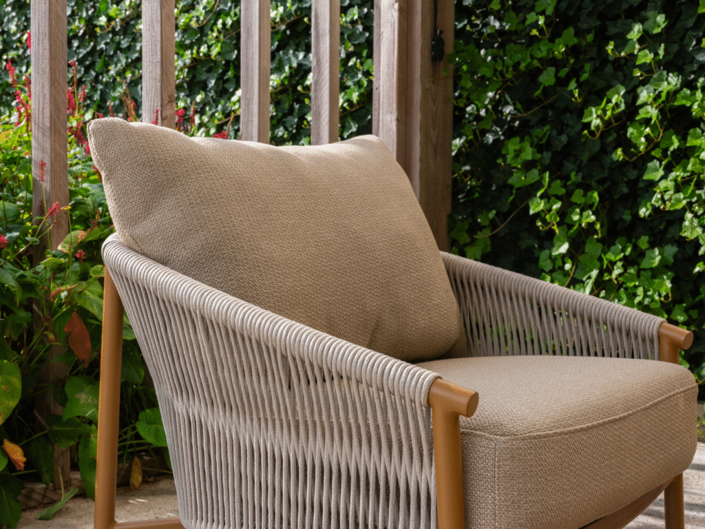 Stoel-bank loungest Milos + Loungetafel Salute ovaal 4-dlg