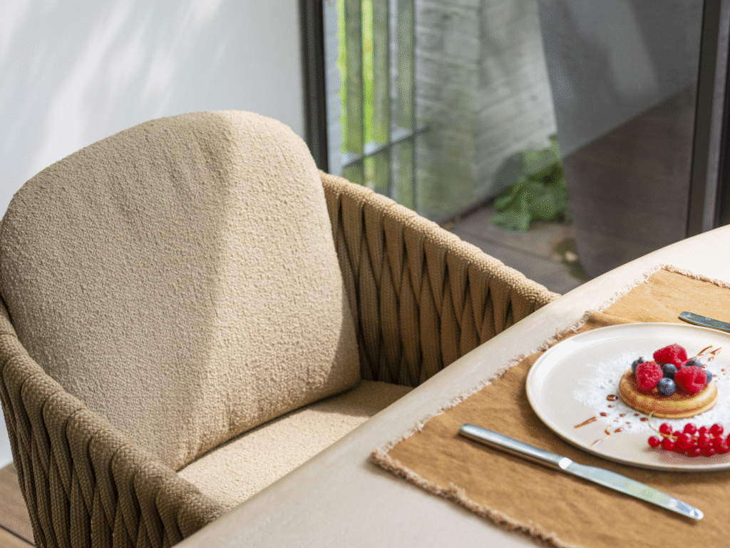 Dining tafel Hampton mortex Ø160 cm + Dining stoel Molina 8-dlg