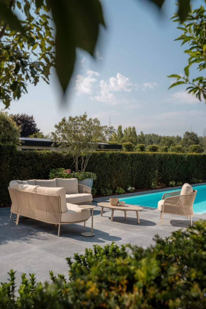 Hoek loungeset Florence latte + Loungetafel Salute ovaal 4-dlg