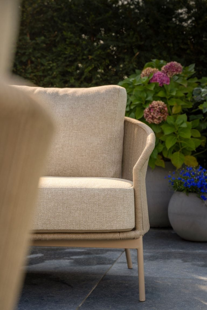 Hoek loungeset Florence latte + Loungetafel set Demi 5-dlg