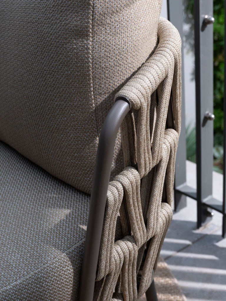 Low dining tafel Salute + Low dining stoel + low dining bank 4-dlg