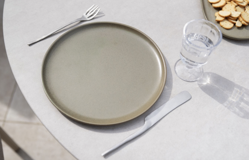 Low-dining tafel Sarah keramiek latte - Ø130 cm