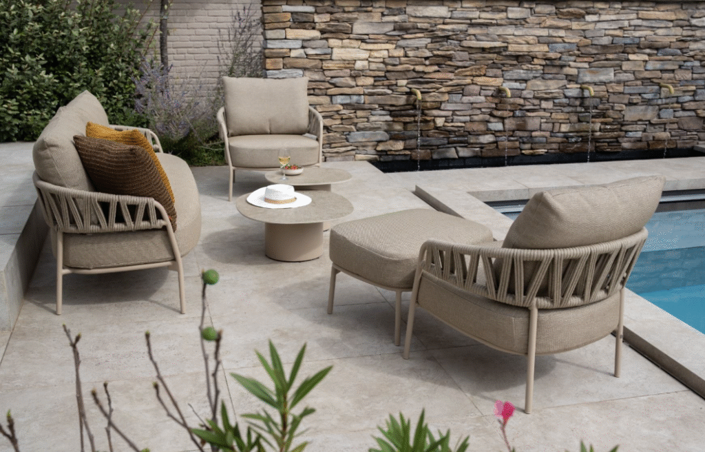 Stoel-bank loungeset Calma + Loungetafel Volta dia. 80 cm 4-dlg