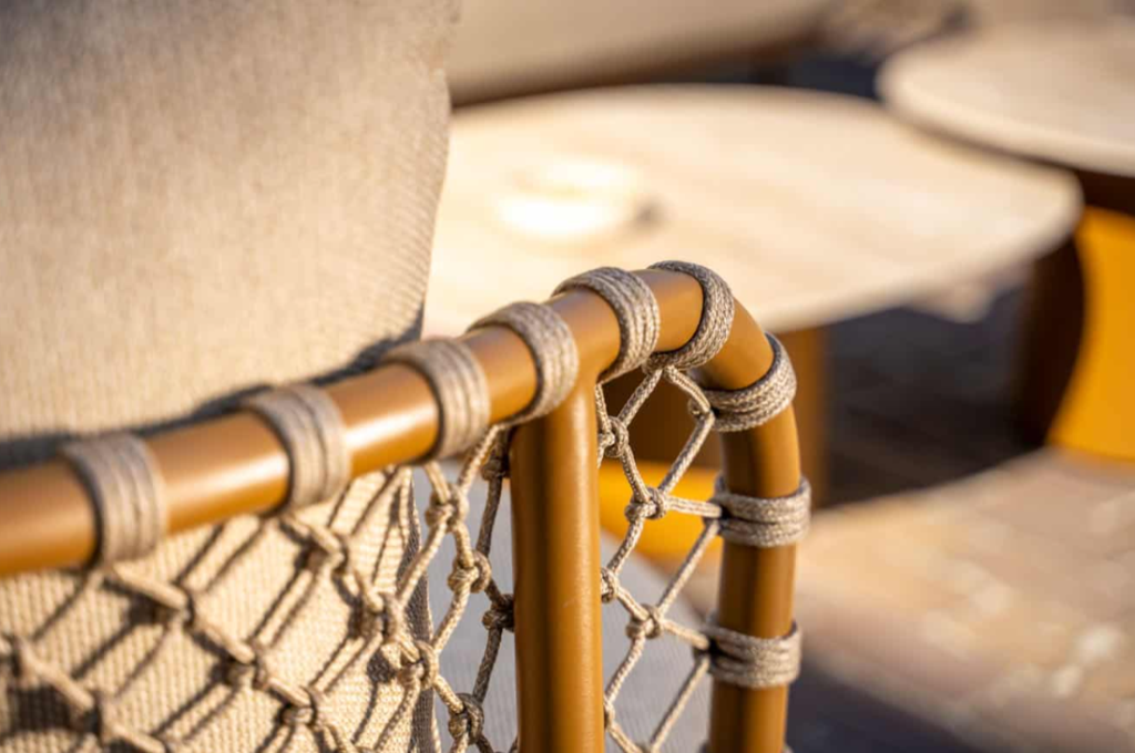 Hoek loungebank Martinique + Loungetafel Salute amber 5-dlg