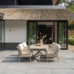 Low dining tafel Nevada barrel 250 x 105 cm latte + Low dining stoel Sardinia 8-dlg