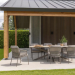 Low dining tafel Nevada barrel 250 x 105 cm terre + Low dining stoel Florence terre 8-dlg